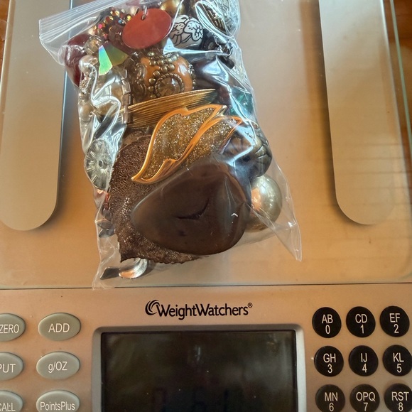 Assorted Bead Soup 🥣 Can You Find the Vintage Gold Lion 🦁 Earring? - Picture 12 of 14